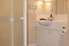 studio bathroom 17